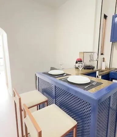 Apartamento Em Copacabana Na Quadra Da Praia!